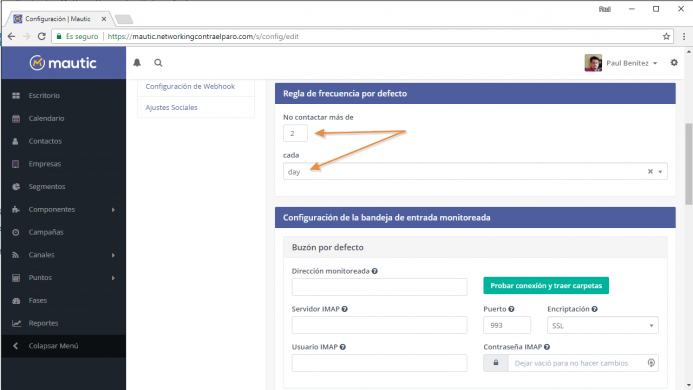 Define la regla de frecuencia por defecto con un valor 2.